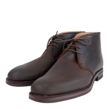 Laden Sie das Bild in den Galerie-Viewer, CROCKETT &amp; JONES Chiltern Dark Brown Rough-Put Suede Exklusiv für Fera
